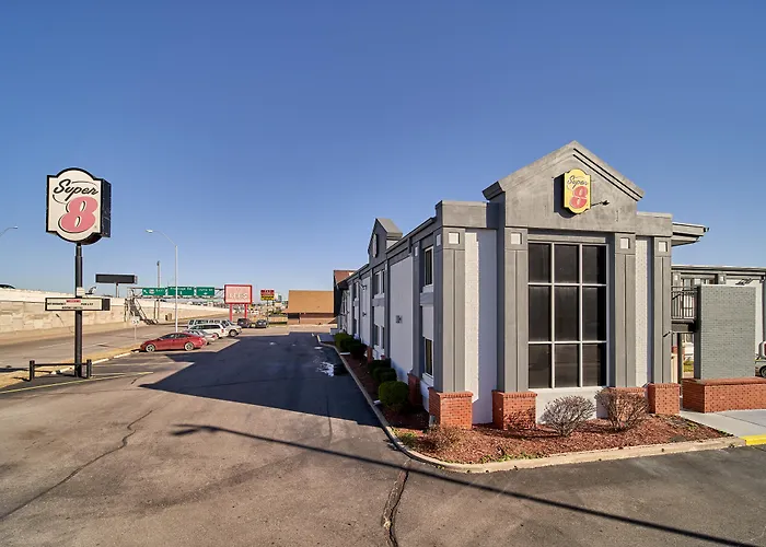 Super 8 By Wyndham Airport West Kellogg