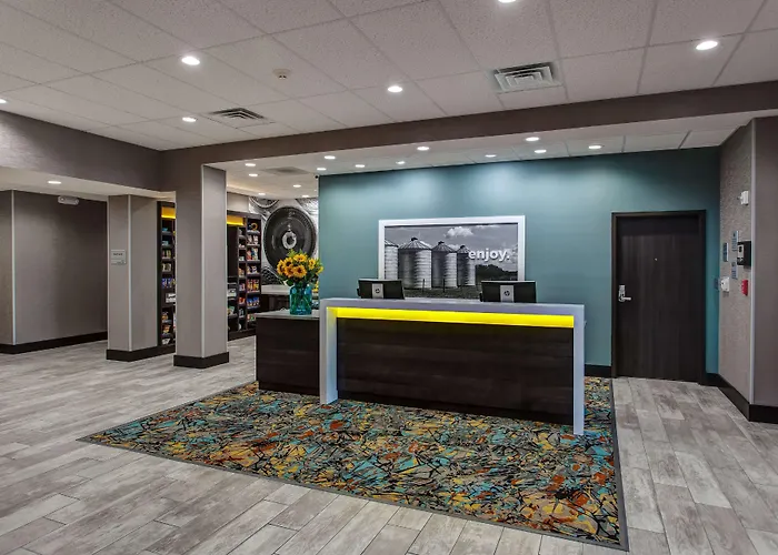 Hotel with pool: Hampton Inn & Suites-Wichita/Airport, Ks